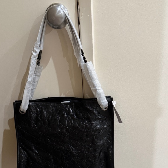 Niki Medium YSL Shopper Tote Bag in Crinkled Leather - Picture 3 of 8